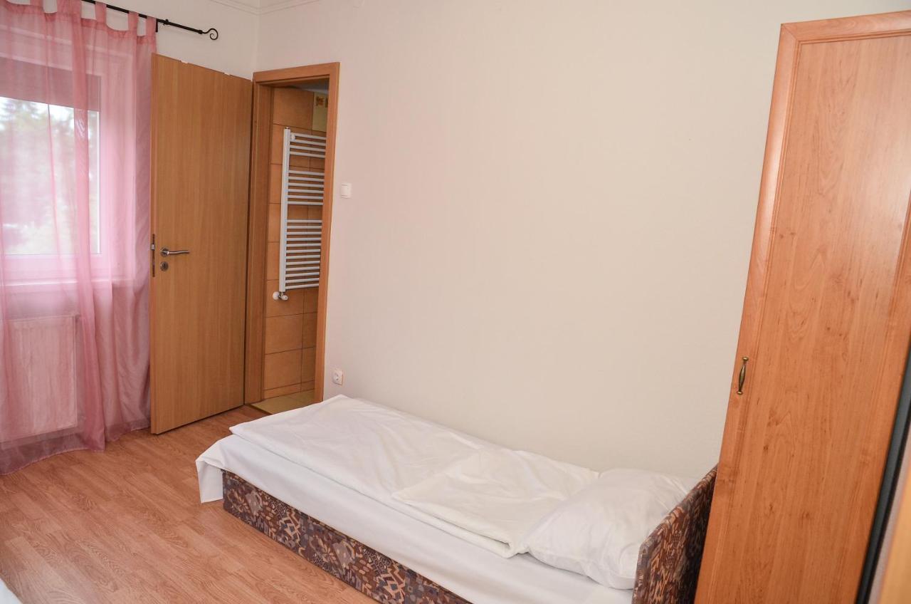 Gabor Aron Apartman Aparthotel Hajdúszoboszló Екстериор снимка